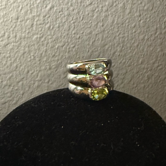 Elegant Silver Ring with Multicolor Gemstones - Picture 8 of 11